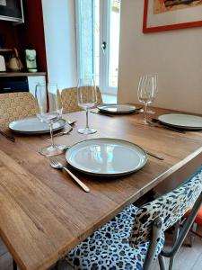 Petite maison cosy à Moret-sur-Loing, cour privée