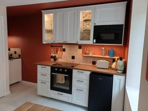 Petite maison cosy à Moret-sur-Loing, cour privée