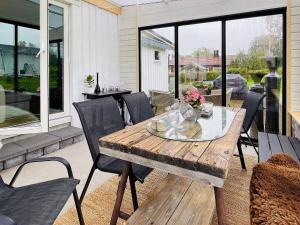 8 person holiday home in KÅLLEKÄRR-By Traum