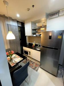 Octopus Suite on HighRise, Skytrain, Fast Wifi and AC