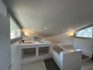 Villas Superb architect villa 230m2 near beach south France : photos des chambres