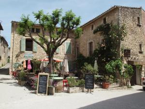 Maisons de vacances Holiday Home in Oppede with Private Pool : Maison de Vacances 3 Chambres 