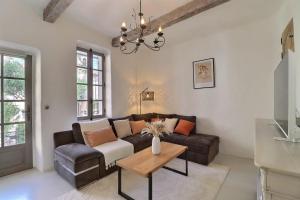 L’oustaou de Ventabren Village Square