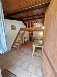 Maisons de vacances Quiet family cottage with pool, horse view : photos des chambres