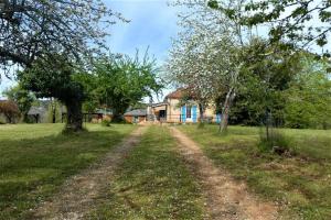 Maisons de vacances Holiday Home in Puy-l'Eveque with Pool : Maison de Vacances 3 Chambres 