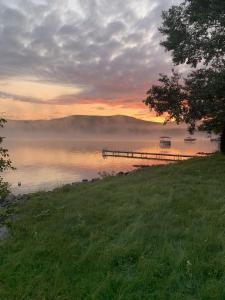 A Peaceful Waterfront Escape - La Perle du Lac