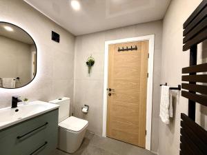 Detached Modern Flat 8 Min Walk to Pudsey Station