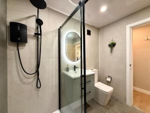 Detached Modern Flat 8 Min Walk to Pudsey Station