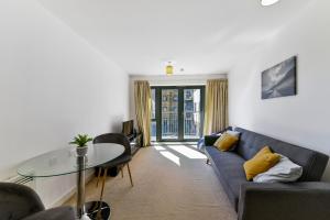 Modern 1 bed apartment in Bow- Free parking