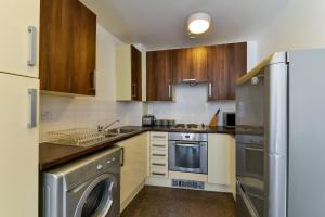 Modern 1 bed apartment in Bow- Free parking