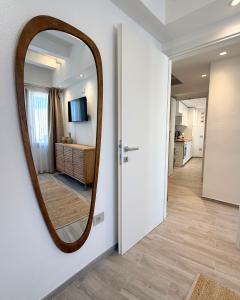 Deluxe One-Bedroom Apartment