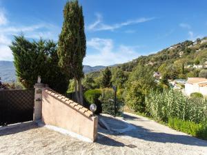 Maisons de vacances Cozy Hillside Escape in Berre : photos des chambres