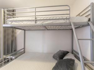 Maisons de vacances Cozy Hillside Escape in Berre : photos des chambres