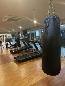 Panoramic Seaview near Airport Facing the Bay 14H