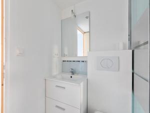 Villas Villa in Roquebrun with Private Pool : photos des chambres