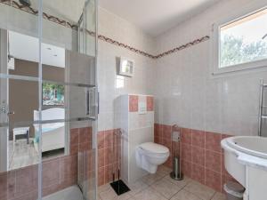 Villas Villa in Roquebrun with Private Pool : photos des chambres