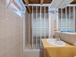 Villas Villa in Roquebrun with Private Pool : photos des chambres