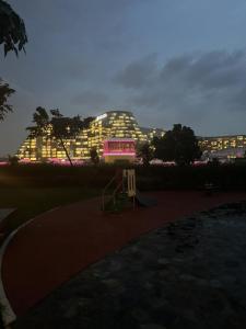 Panoramic Seaview near Airport Facing the Bay 14H