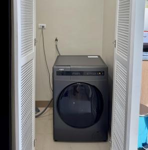 Panoramic Seaview near Airport Facing the Bay 14H