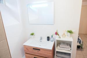Appartements Cosy Cocon - Parking et Wifi Gratuit - Proche Luxembourg - ideal Professionnel ou Couple - OFFRE SPECIALE : photos des chambres