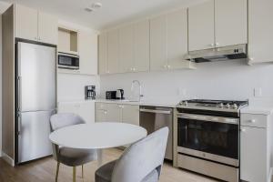 Blueground Downtown AC elevator nr parks LAX-1253