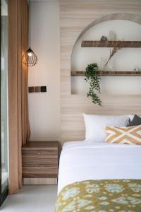 Perenenan Home - Stunning Tropical 3BR near Canggu with Pool