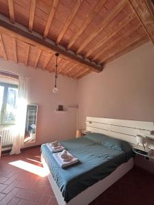 Peaceful Pause in Livorno Cozy apartment for 3-4 people with Private Parking