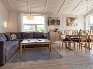 6 person holiday home in GROEMITZ