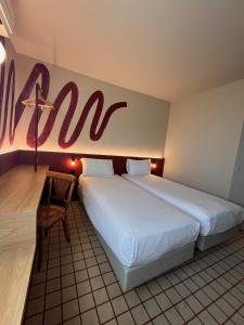 Hotels The Originals City, Hotel du Phare, Bordeaux Merignac : Chambre Lits Jumeaux Standard