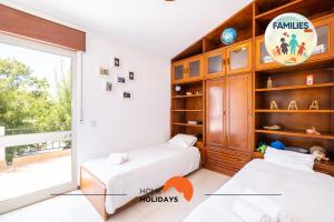 #047 Families Only - Almond Tree by Home Holidays