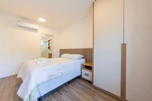 Casa Moderna em Condomínio Fechado SA1652