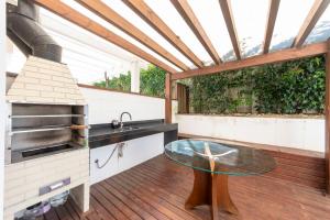 Casa Moderna em Condomínio Fechado SA1652