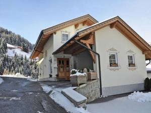 Apartment in See near Ski Slopes