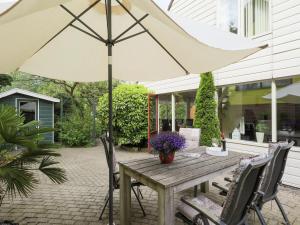 Holiday Home in Noordwijkerhout by Forest & Lake