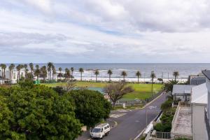 Beachside Villa - Camps Bay