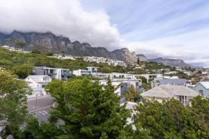 Beachside Villa - Camps Bay