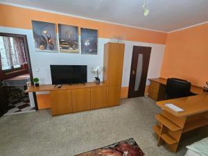 WOLF APARTMAN Luxusné ubytovanie s plnou výbavou s Bezplatným parkovaním SMART TV a Optickým Internetom Priamo v Považskej Bystrici Tichá lokalita s Všade blízko Vhodné pre Jednotlivcov Rodiny Pracovné cesty Turistiku aj Oddych Plne vybave