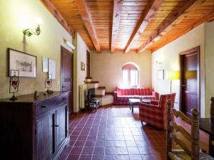 Rustic Sicilian Retreat with Spa