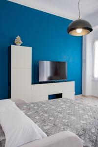 5 terre Blue light house