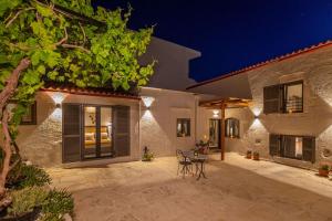 Villa Platon by PosarelliVillas