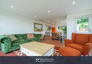 Modern Snitton Cottage & Gardens