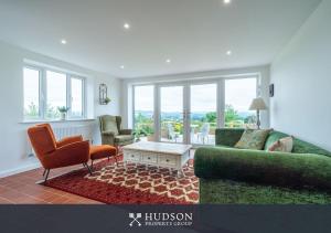 Modern Snitton Cottage & Gardens