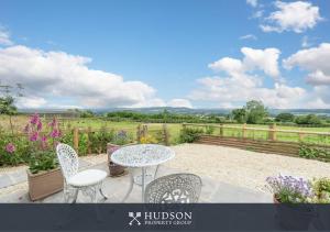 Modern Snitton Cottage & Gardens