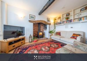 Modern Snitton Cottage & Gardens