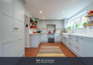 Modern Snitton Cottage & Gardens