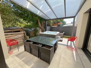 Maisons de vacances Residence du Golf - Jacuzzi et Parking Gratuit : photos des chambres