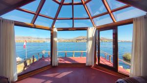 Titicaca Lodge Flotante