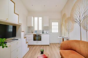 Beautiful studio in small house near Eiffel Tower