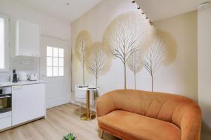 Beautiful studio in small house near Eiffel Tower