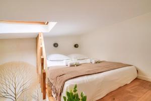 Beautiful studio in small house near Eiffel Tower